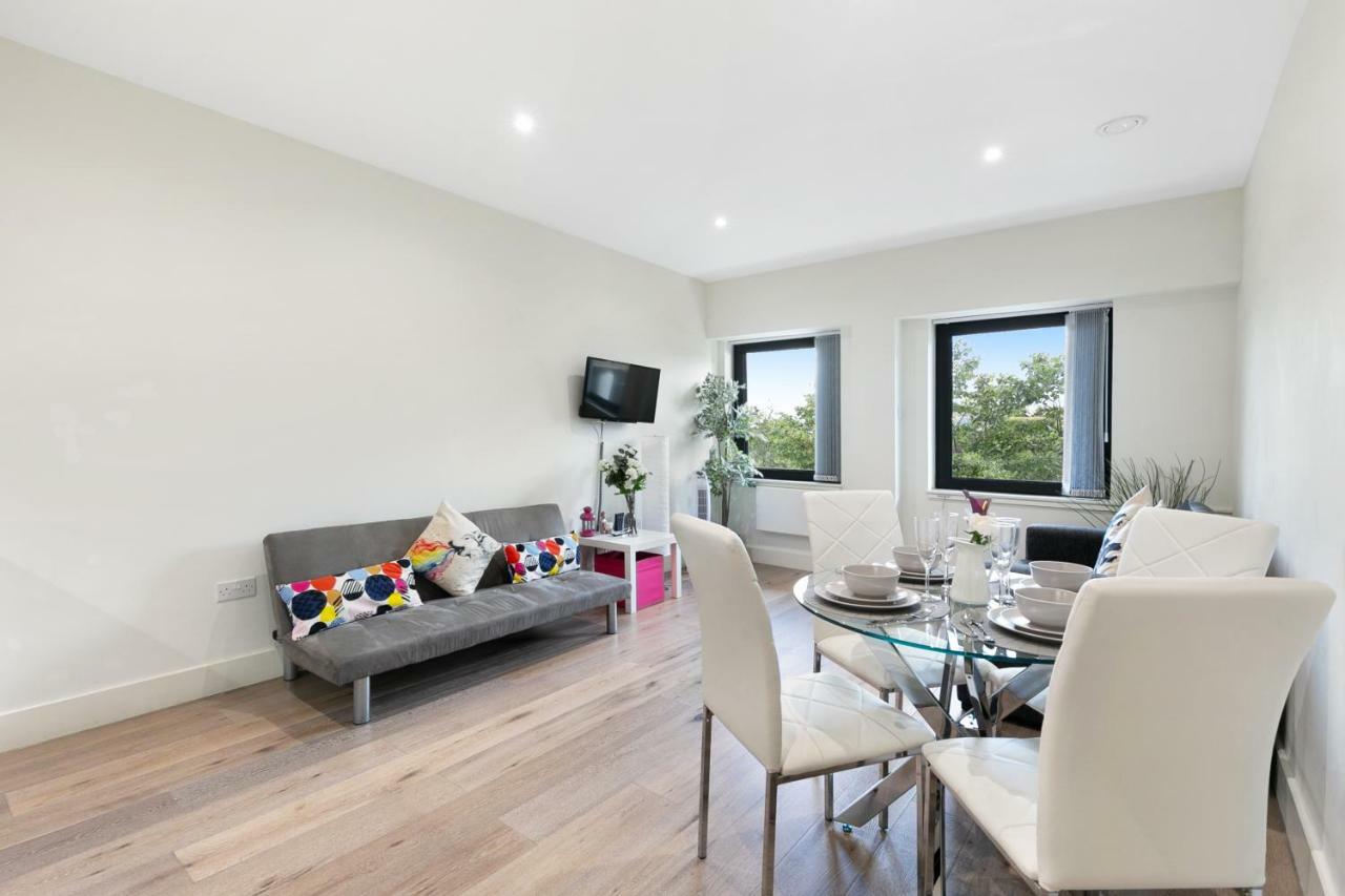 Mondial Apartments At Heathrow Harmondsworth Exterior foto